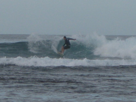 Jason Surfs Playa Negra